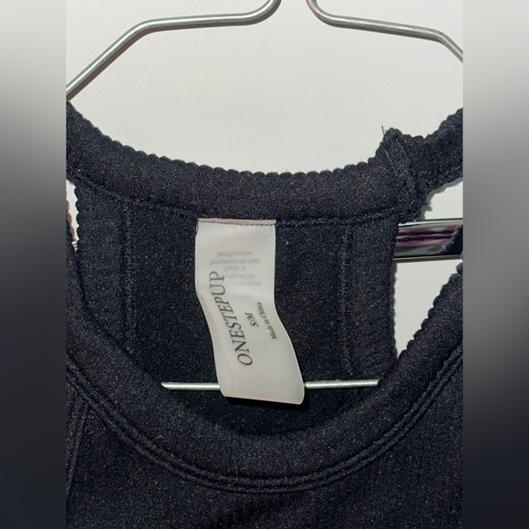 black crop top - Picture 2 of 5